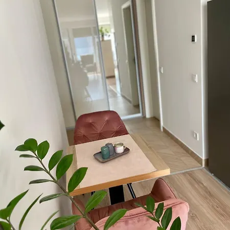 Cozy Close To The Center *