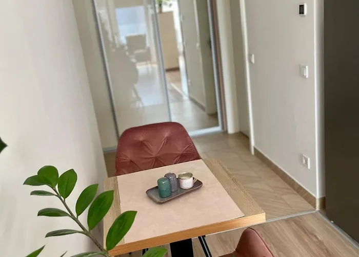 Cozy Close To The Center *